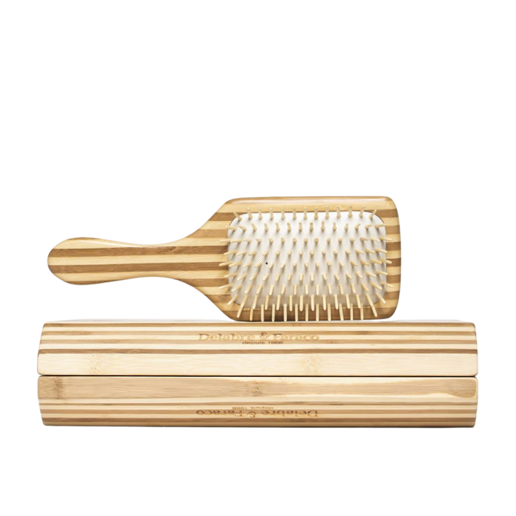 Brush with wooden brisstles